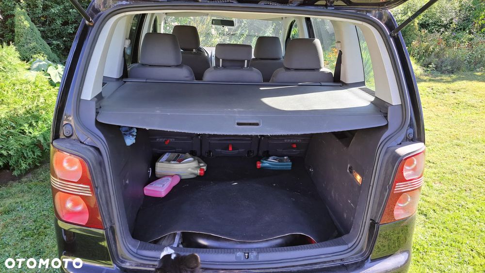 Volkswagen Touran - 13