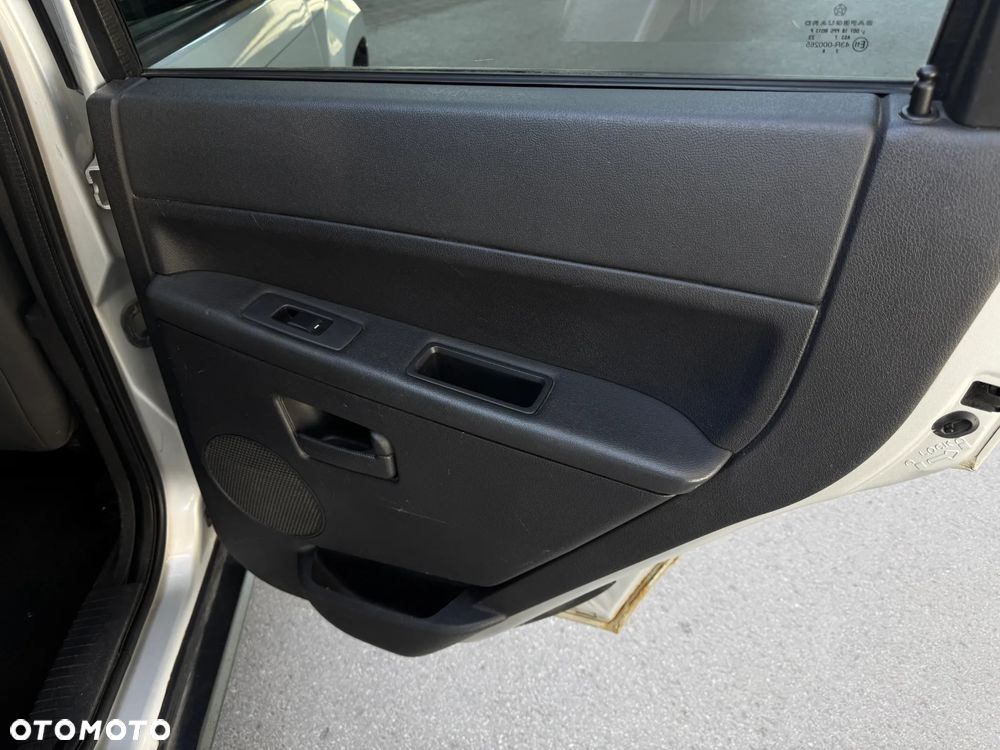 Jeep Grand Cherokee 3.7 4x4 Laredo - 28