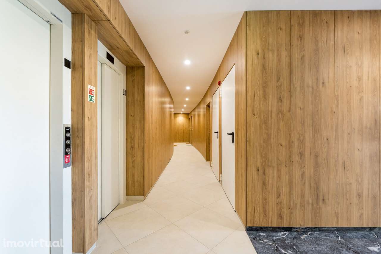 Apartamento T3 Rés-do-Chão Moderno C/ Garagem e Varanda | Madalena, Vi - Grande imagem: 3/25