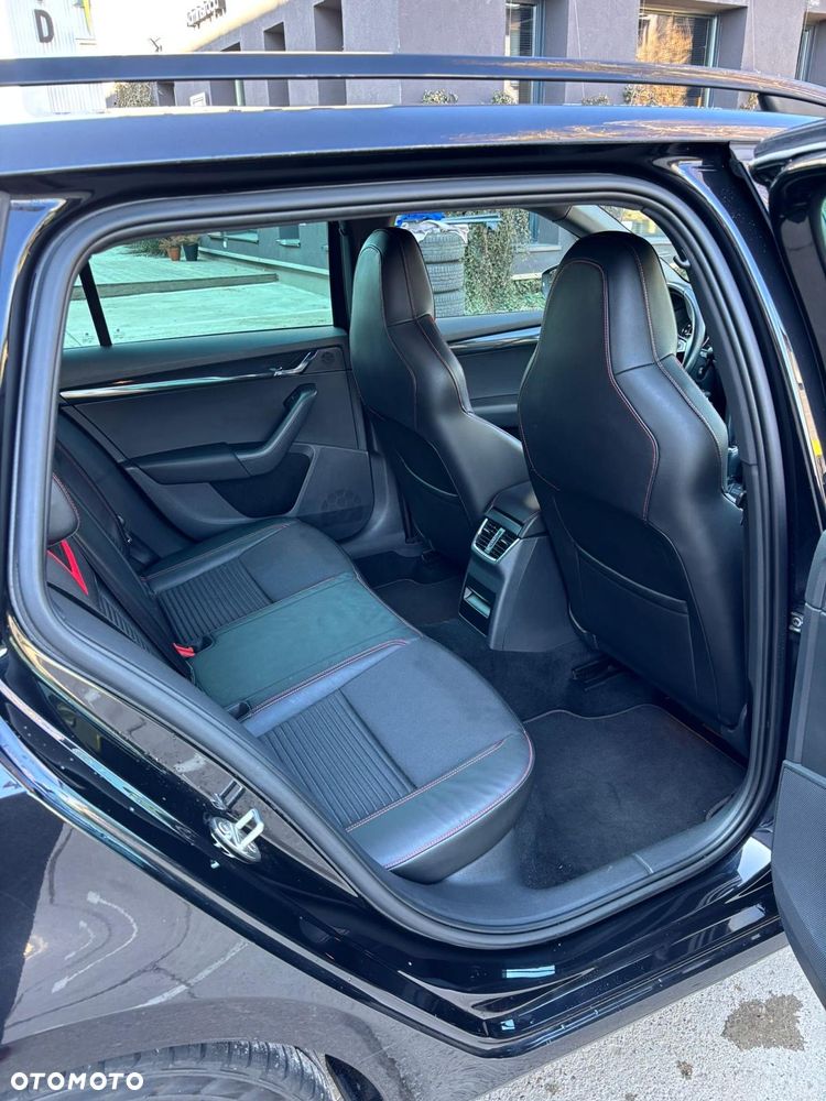 Skoda Octavia 2.0 TDI DSG RS - 28