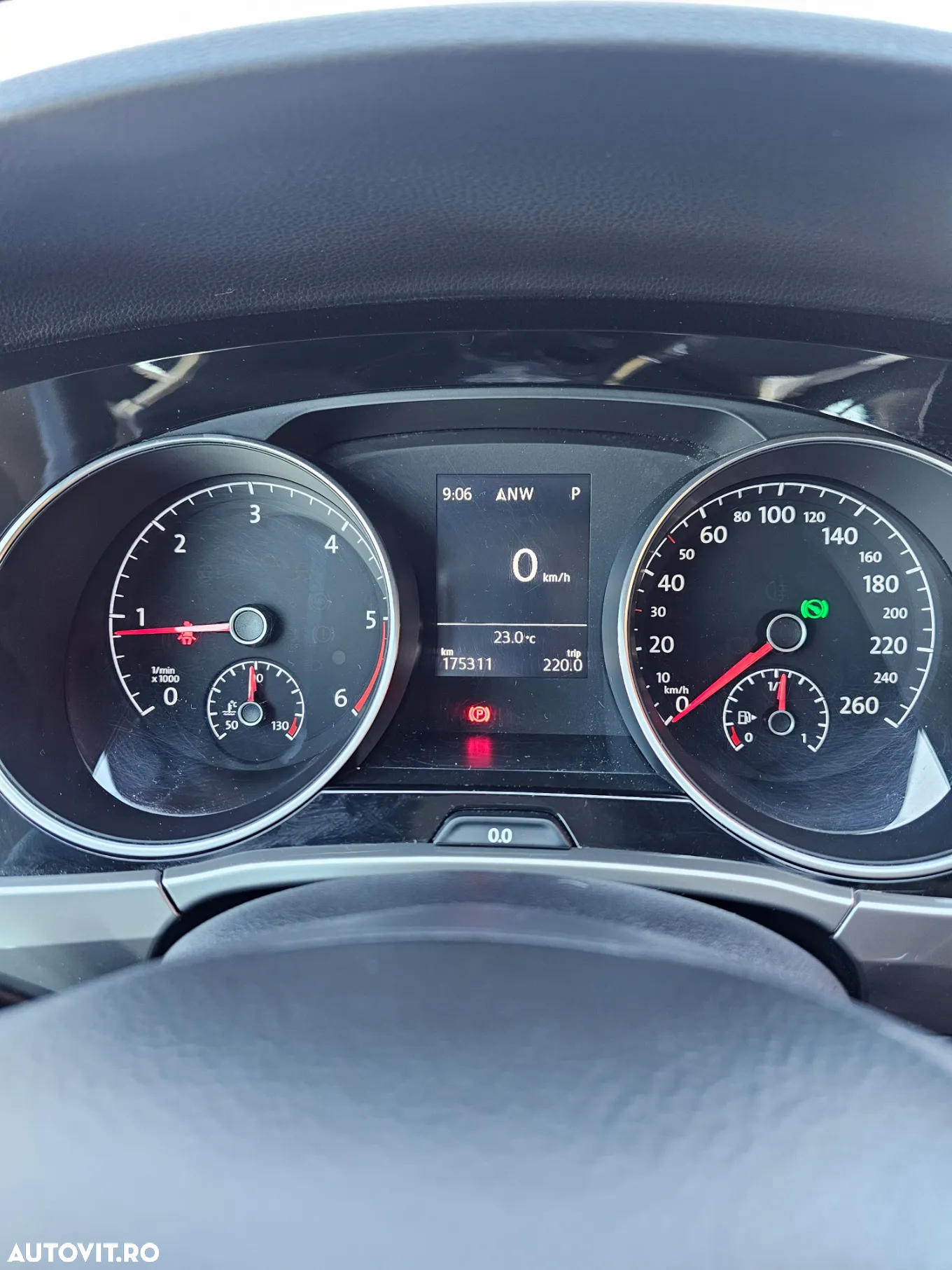 Volkswagen Touran 1.6 TDI DSG Comfortline - 27