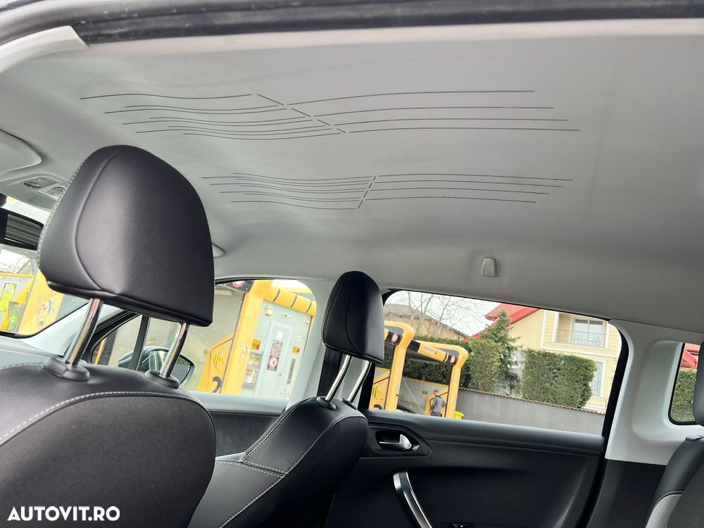 Peugeot 2008 1.2 PureTech Turbo S&S Allure - 16