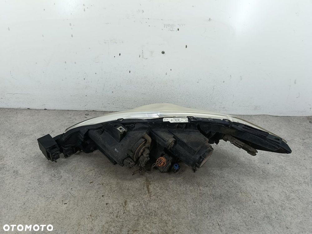 LAMPA PRZÓD PRAWA XENON MAZDA 5 I C235-51030 P5117R  STANLEY - 6