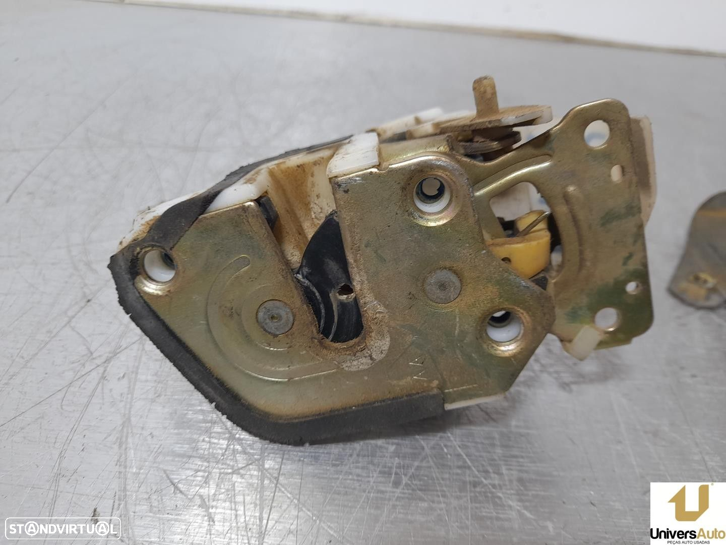FECHADURA PORTA TRASEIRA ESQUERDA MITSUBISHI L 200 2004 -MR432147 - 2