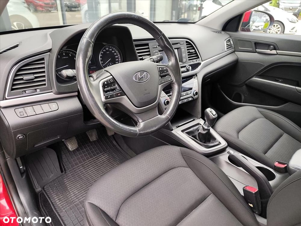 Hyundai Elantra 1.6 Comfort - 9