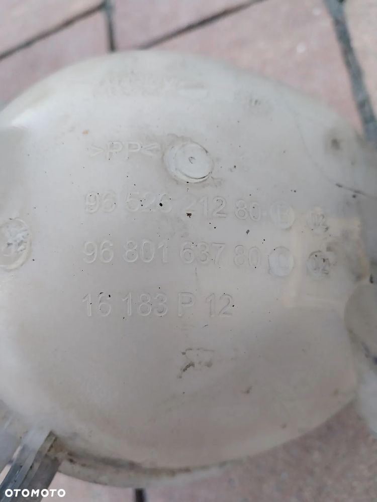 Zbiorniczek wyrównawczy Citroen C3 Picasso 2011 r. - 2