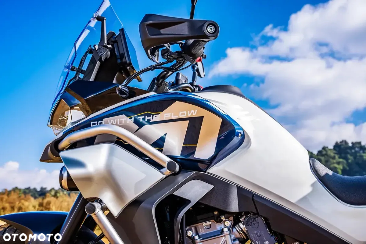 CFMoto MT - 5