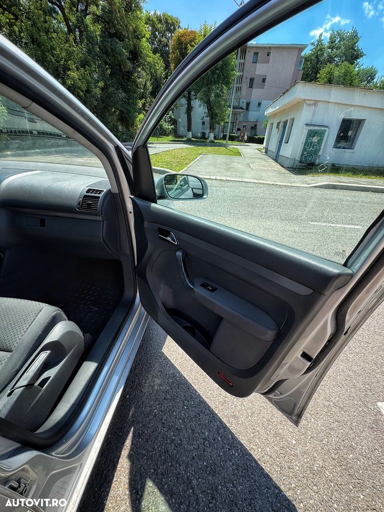Volkswagen Touran 1.9TDI Highline - 8