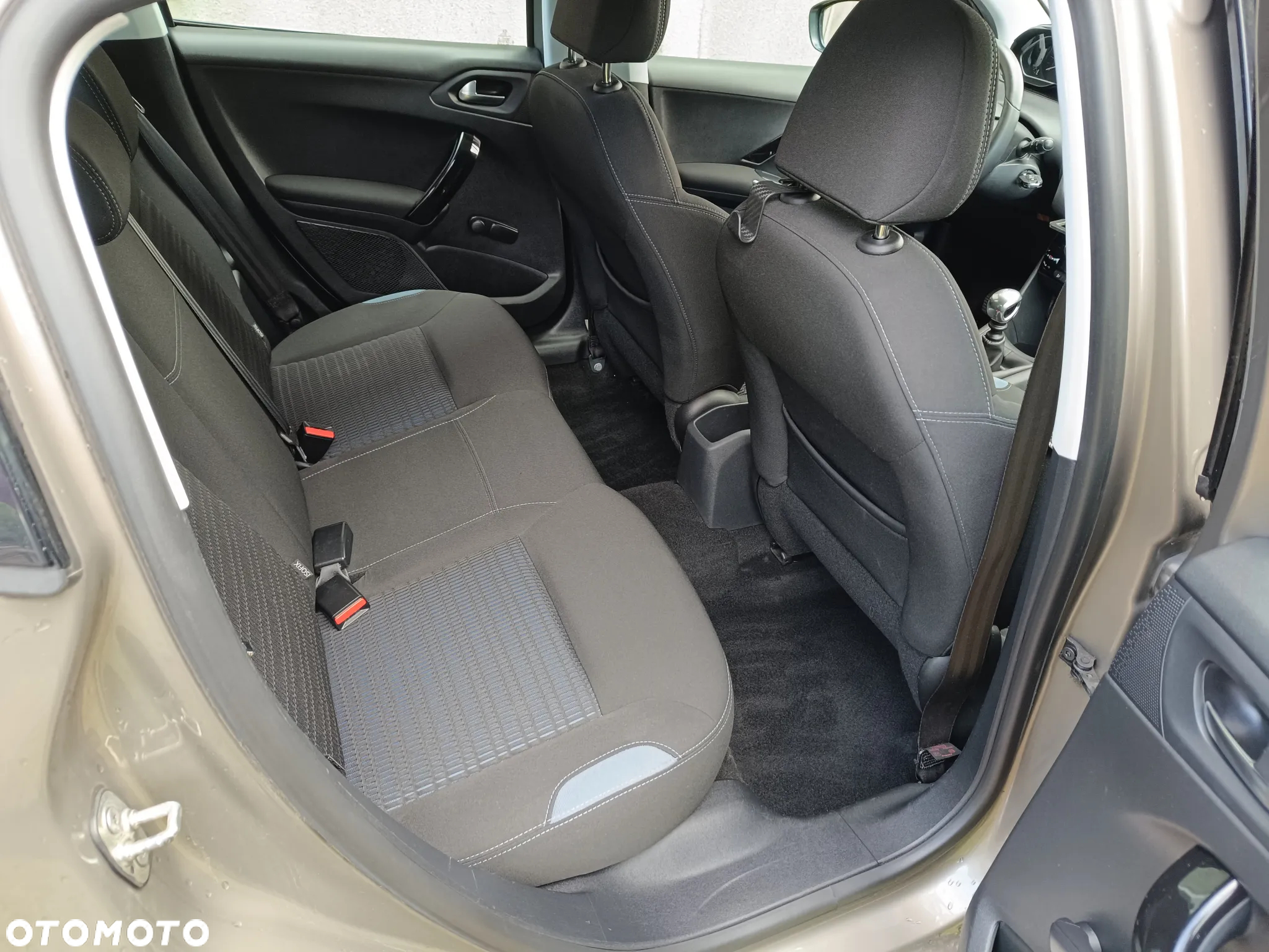 Peugeot 208 1.6 e-HDi Allure STT - 8