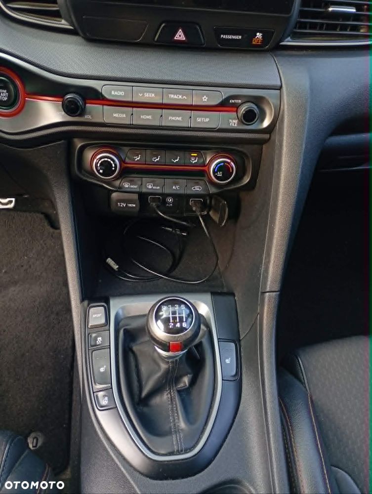 Hyundai Veloster - 13