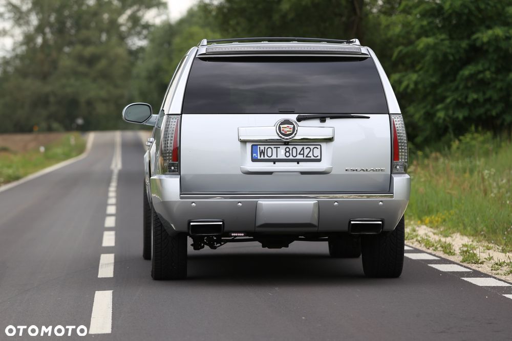 Cadillac Escalade - 8