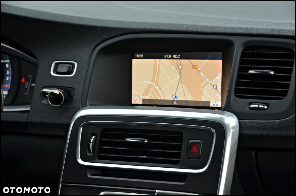 Volvo V60 D2 Drive-E R-Design Momentum - 24