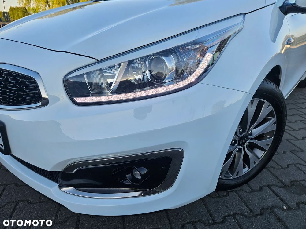 Kia Ceed 1.6 CRDi 136 ISG Dream-Team Edition - 18