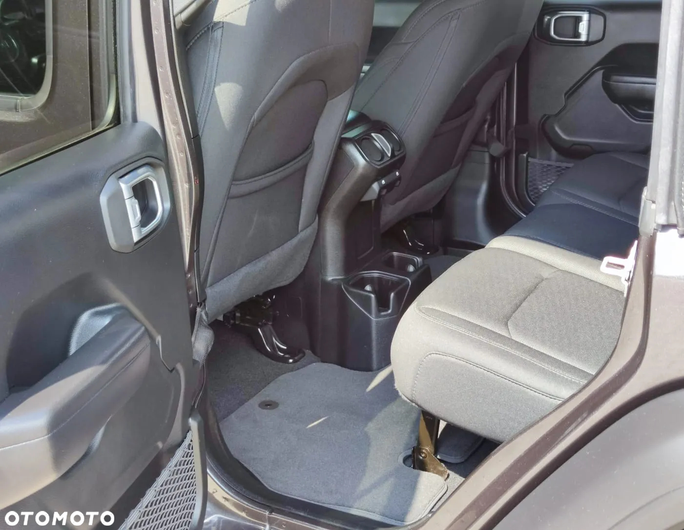 Jeep Wrangler Unlimited GME 2.0 Turbo Sahara - 33