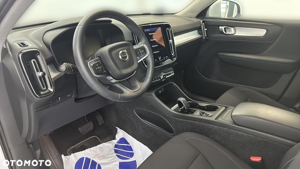 Volvo XC 40 T3 Momentum Pro - 9