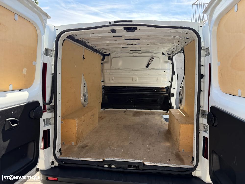 Renault Trafic 2.0 IVA Dedutível 3Lugares L1H1 - 11