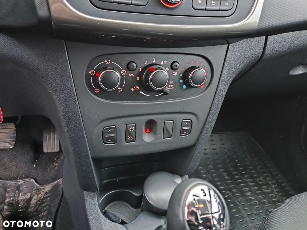 Dacia Sandero TCe 90 Celebration - 13