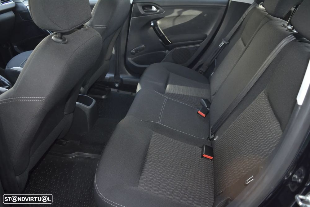 Peugeot 208 1.2 VTi SE Style - 10