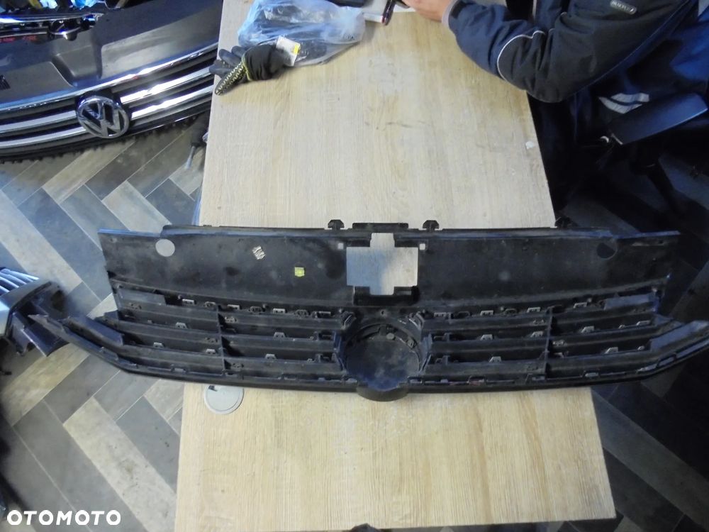 VW PASSAT B8 R-LINE GRILL - 4