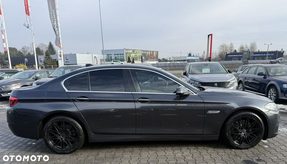 BMW Seria 5 528i xDrive Luxury Line - 9