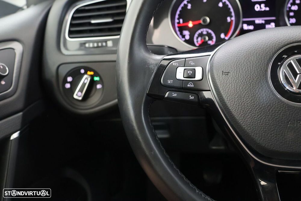 VW Golf 1.6 TDI Confortline - 11