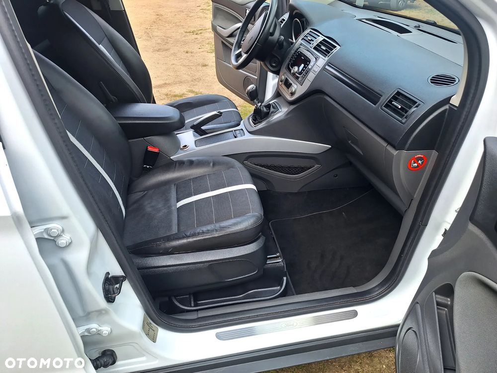 Ford Kuga 2.0 TDCi 2x4 Titanium - 15