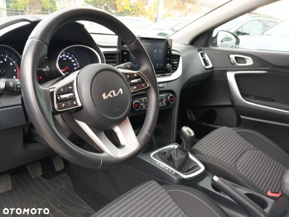 Kia Ceed 1.5 T-GDI M - 11