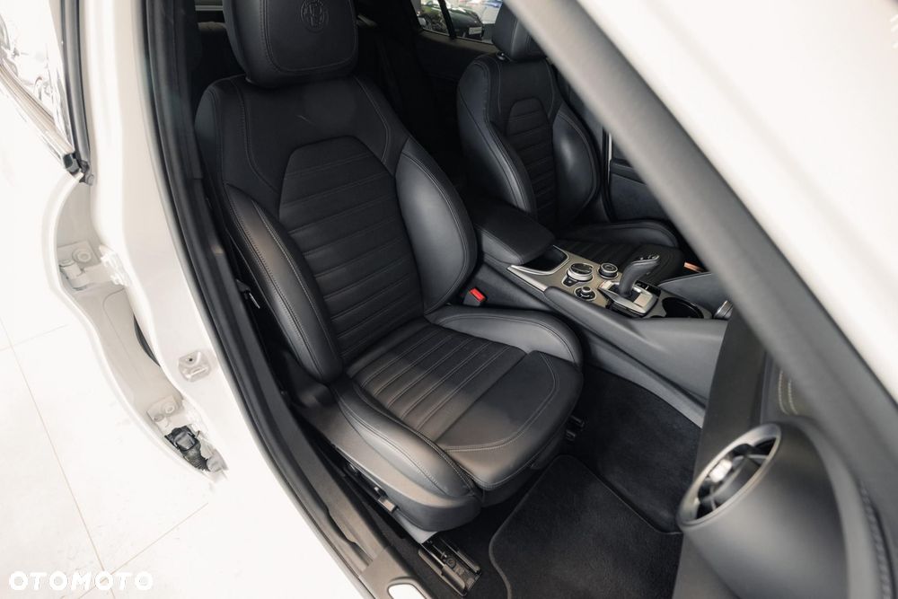 Alfa Romeo Giulia 2.0 Turbo Veloce Q4 - 16