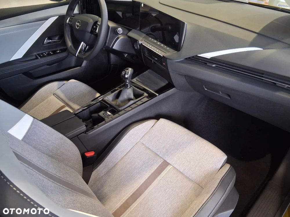 Opel Astra V 1.2 T Elegance S&S - 11