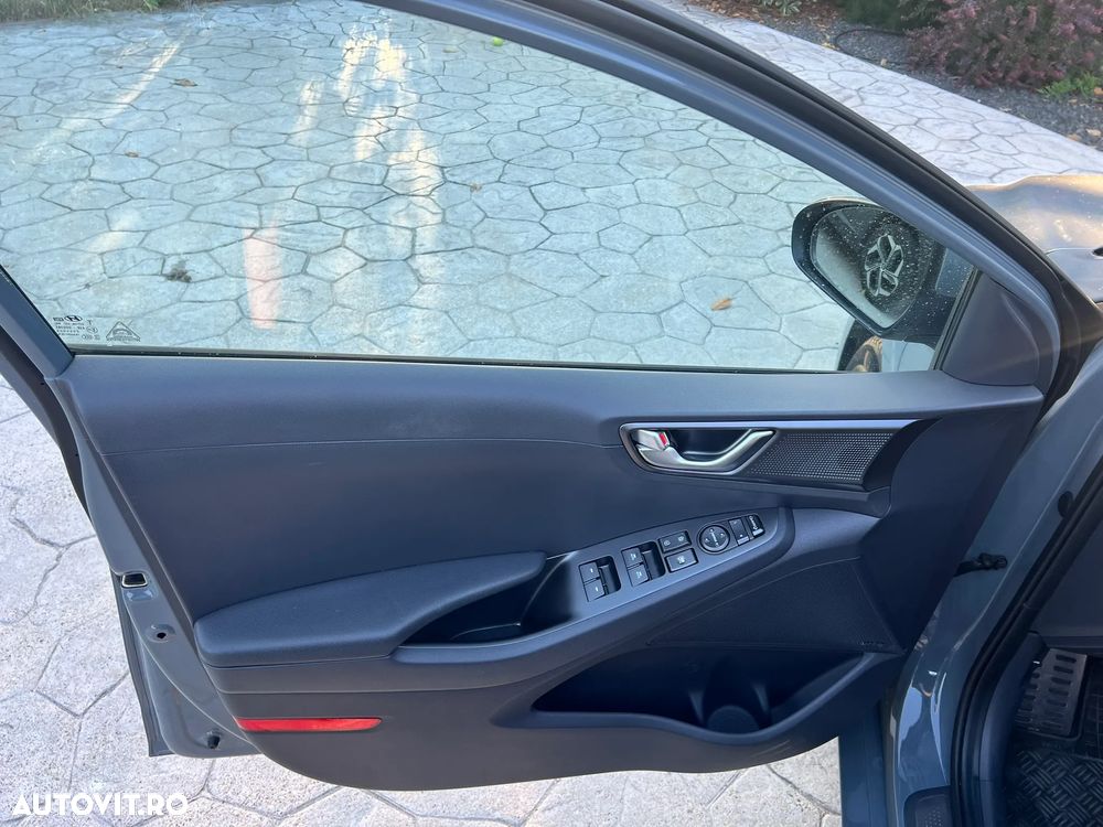 Hyundai IONIQ - 13