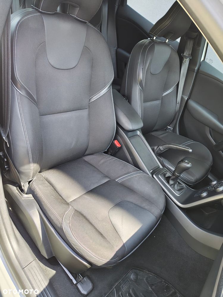 Volvo V40 D2 R-Design Summum - 14