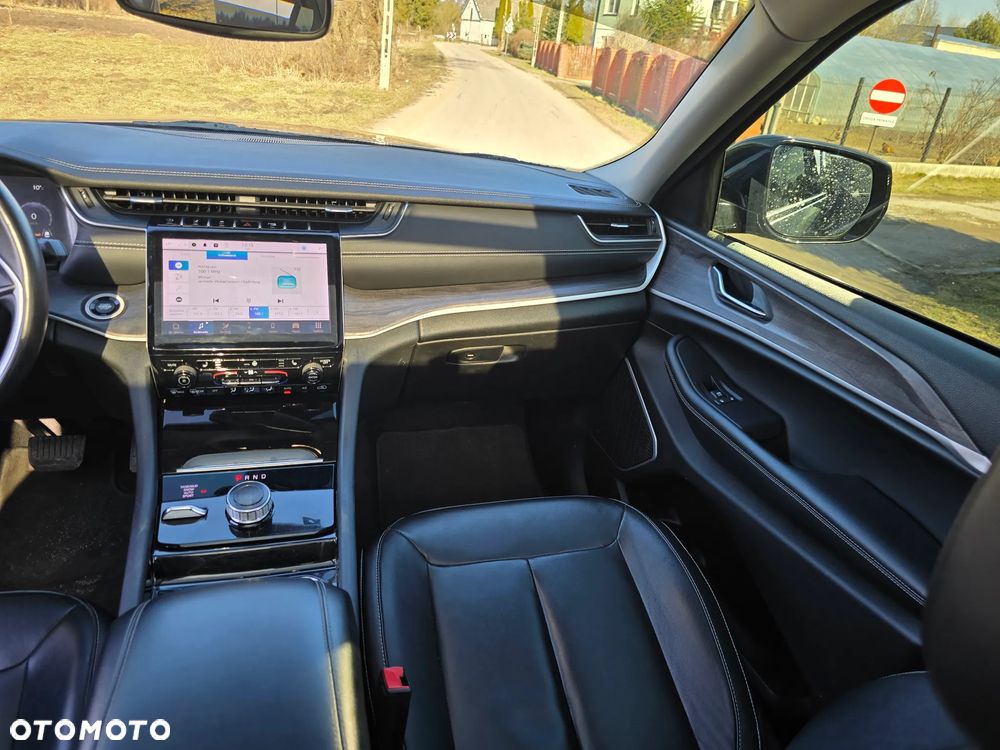 Jeep Grand Cherokee - 23