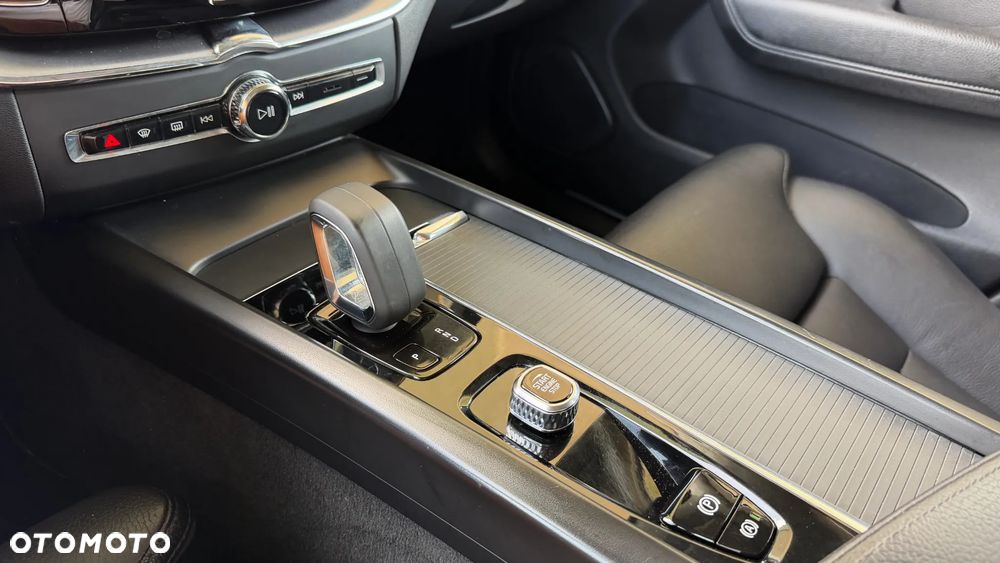Volvo XC 60 B4 D Geartronic Momentum Pro - 27