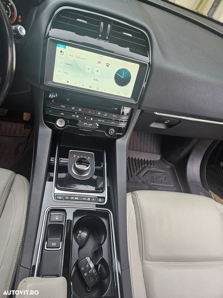 Jaguar F-Pace - 6