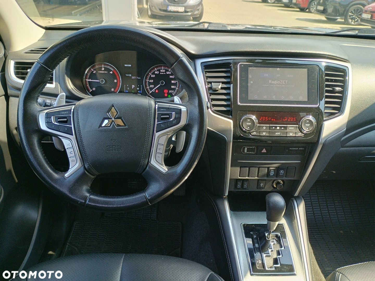 Mitsubishi L200 2.2 d DC Instyle Plus - 14