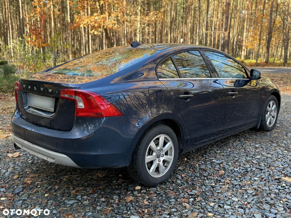 Volvo S60 D2 R-Design - 6