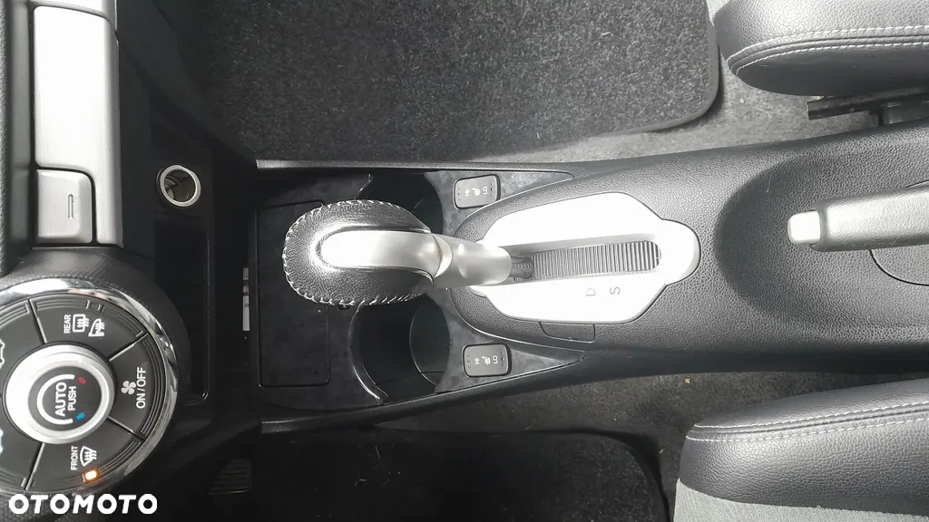 Toyota Prius (Hybrid) - 10