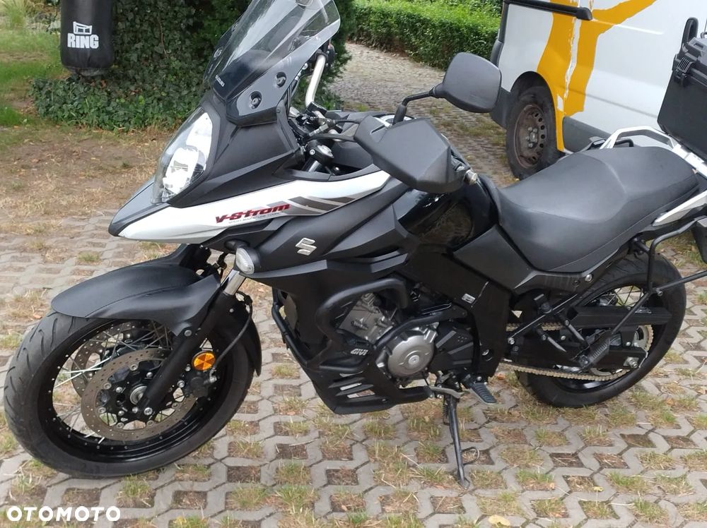 Suzuki V-STROM - 10