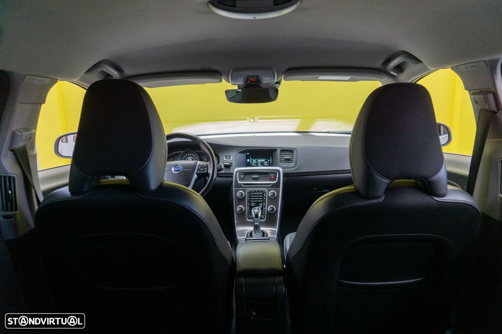 Volvo V60 2.0 D4 Momentum Geartronic - 21