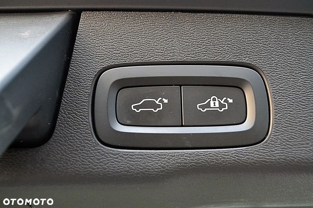 Volvo XC 60 B4 D Momentum - 21