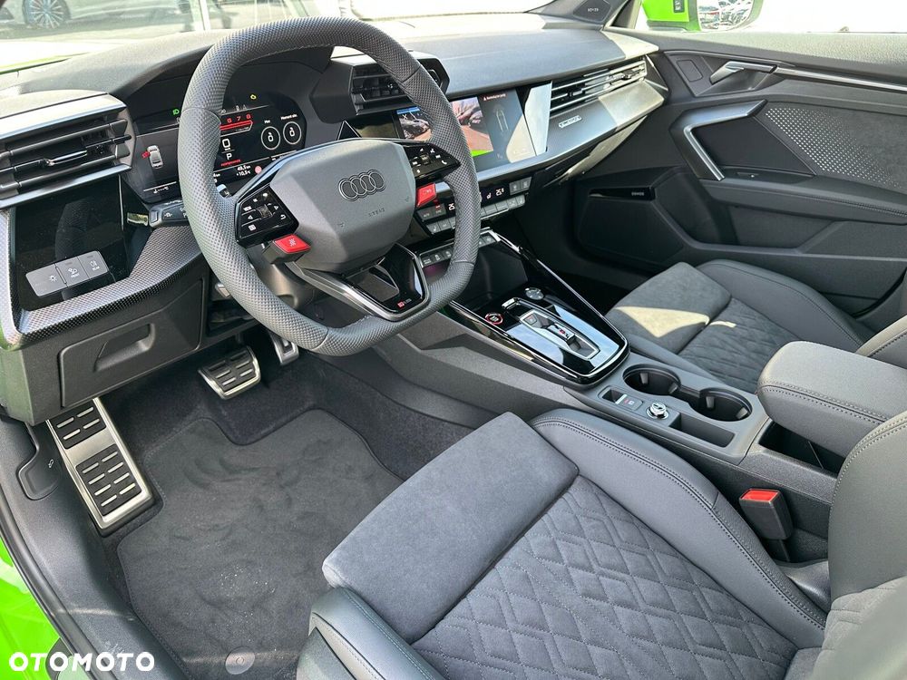 Audi RS3 Limousine - 11