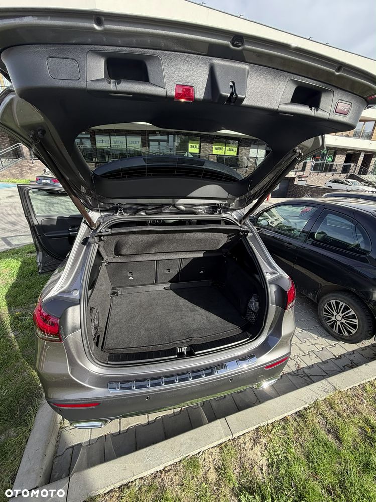 Mercedes-Benz GLA - 11