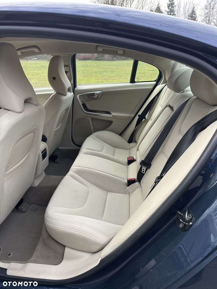 Volvo S60 D3 Geartronic Momentum - 8