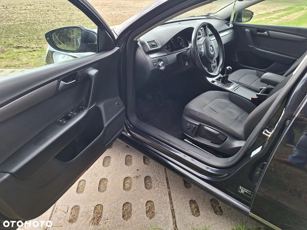 Volkswagen Passat 1.6 TDI BlueMotion Technology Highline - 29