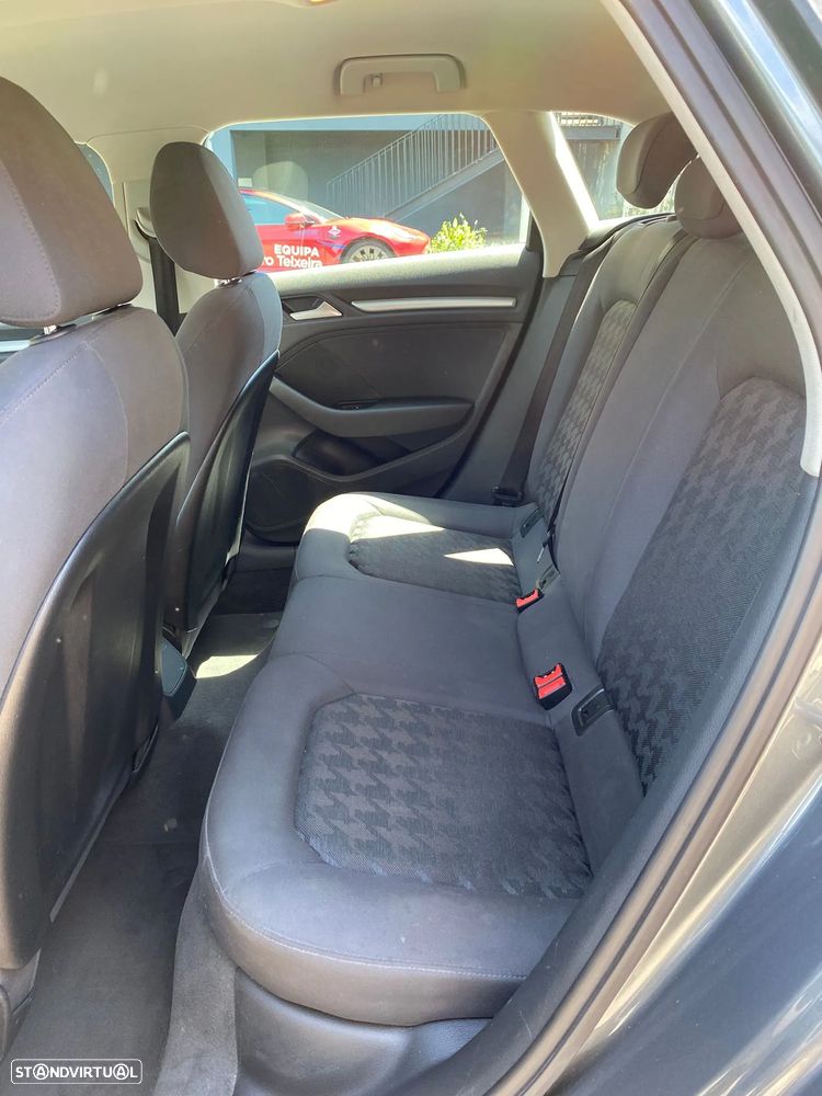 Audi A3 Sportback 1.6 TDI Attraction S tronic - 7