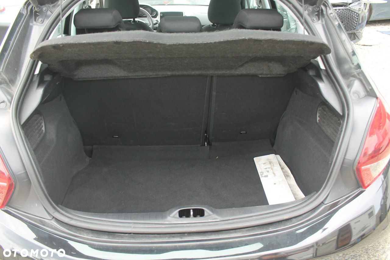 Peugeot 208 - 12