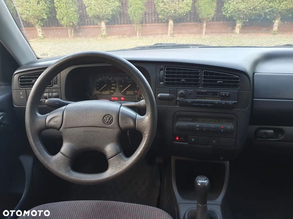 Volkswagen Golf 1.8 - 19