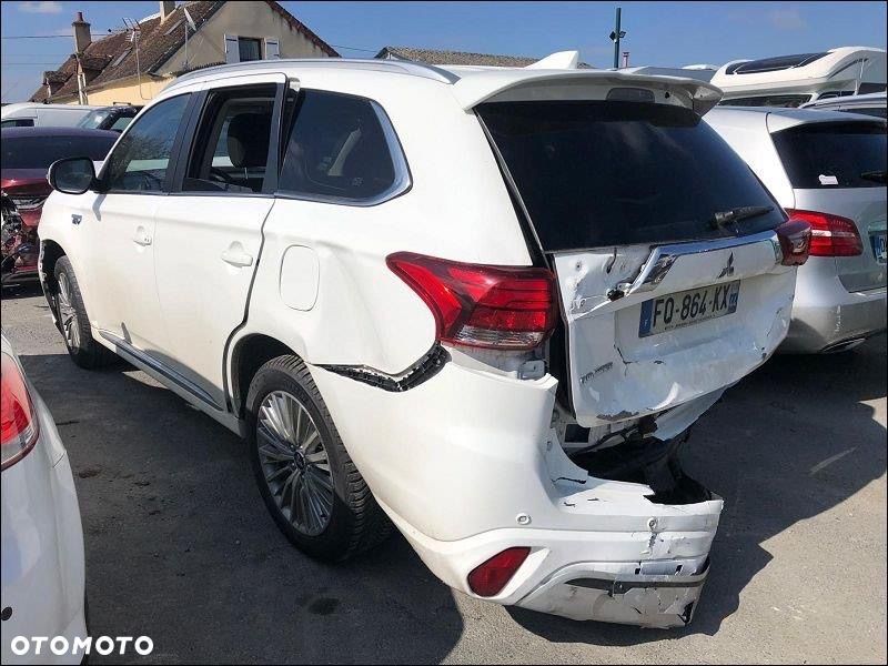 Mitsubishi Outlander 2.4 4WD Plug-In Hybrid Plus - 2