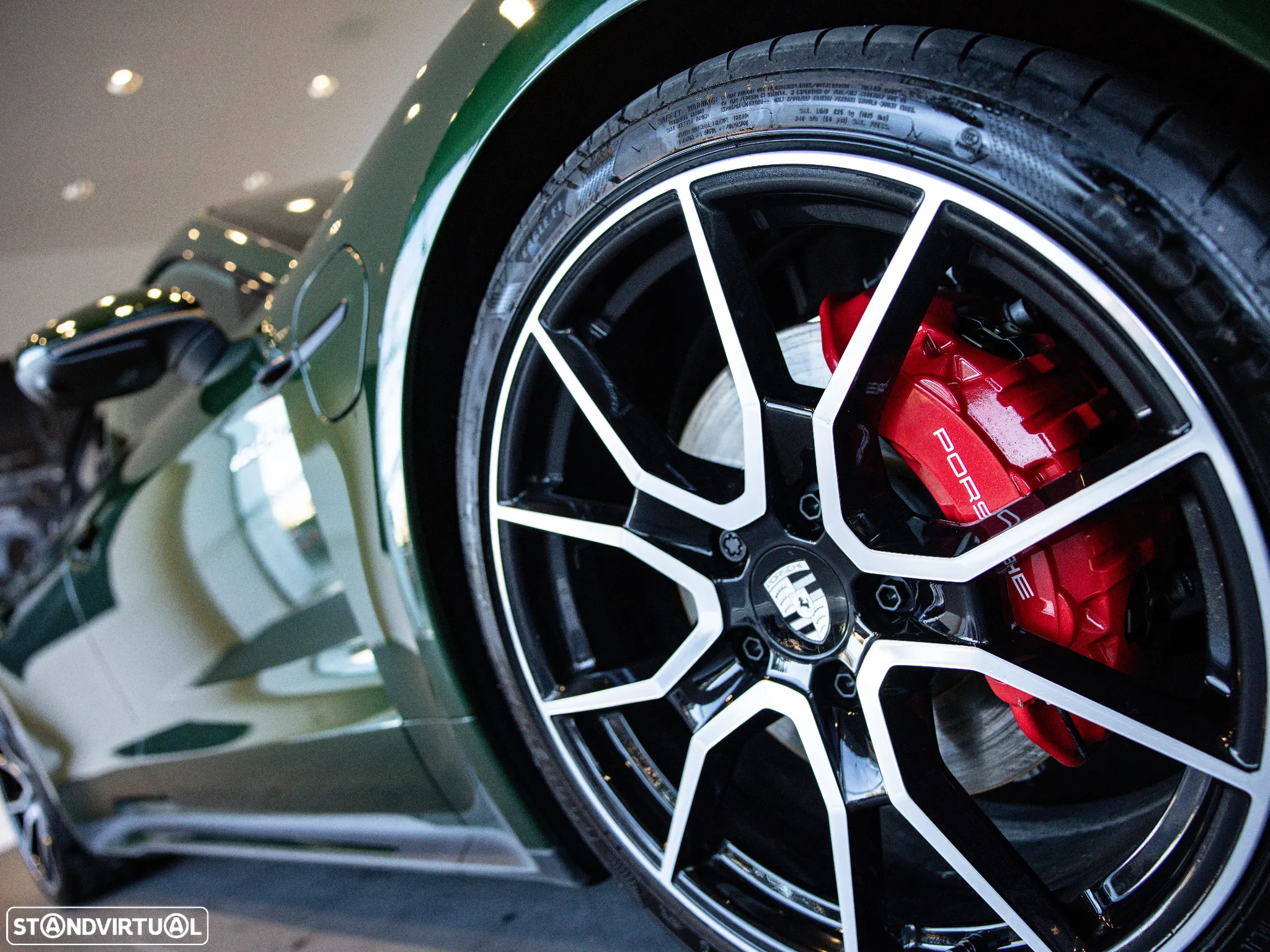 Porsche Taycan 4S - 43