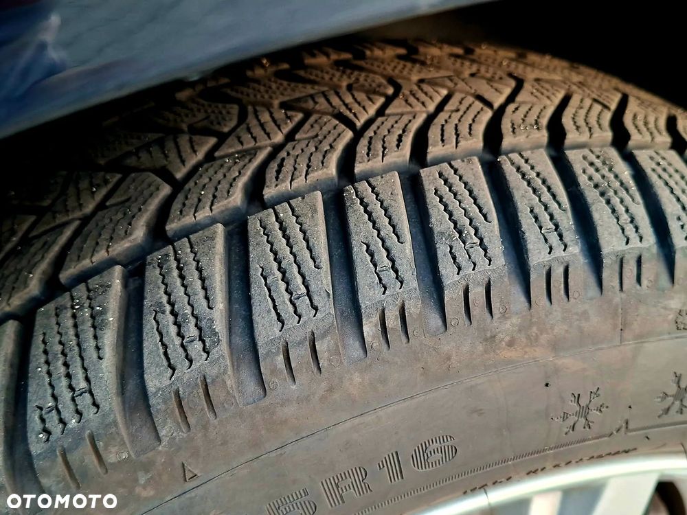 Volkswagen Touran 2.0 TDI DPF Highline - 18